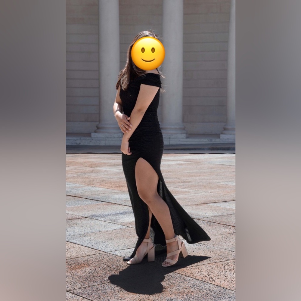 Prom dress, formal dress, evening event, date night.